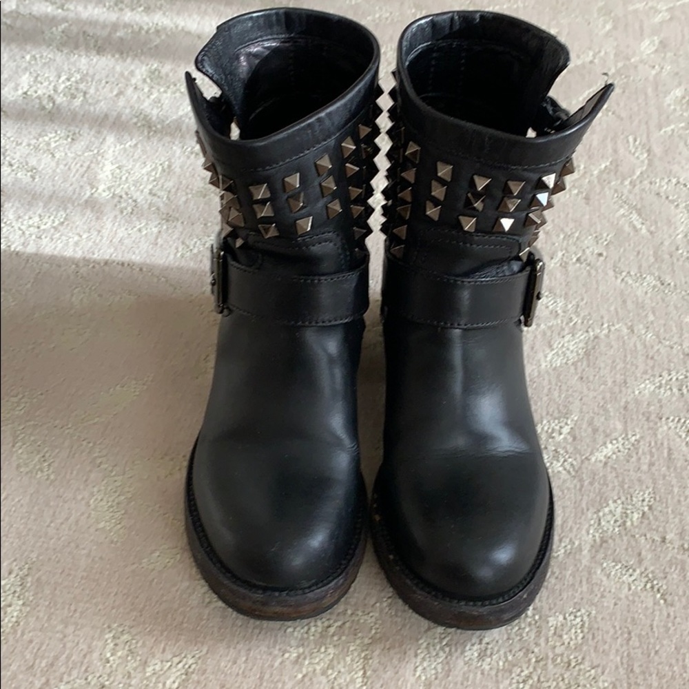 Leather boots
